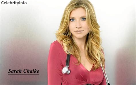 sarah chalke bra|Sarah Chalke Height Weight Body Stats Biography。